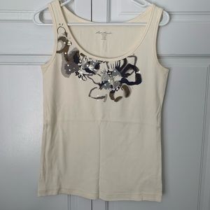 Decorative ribbed tank